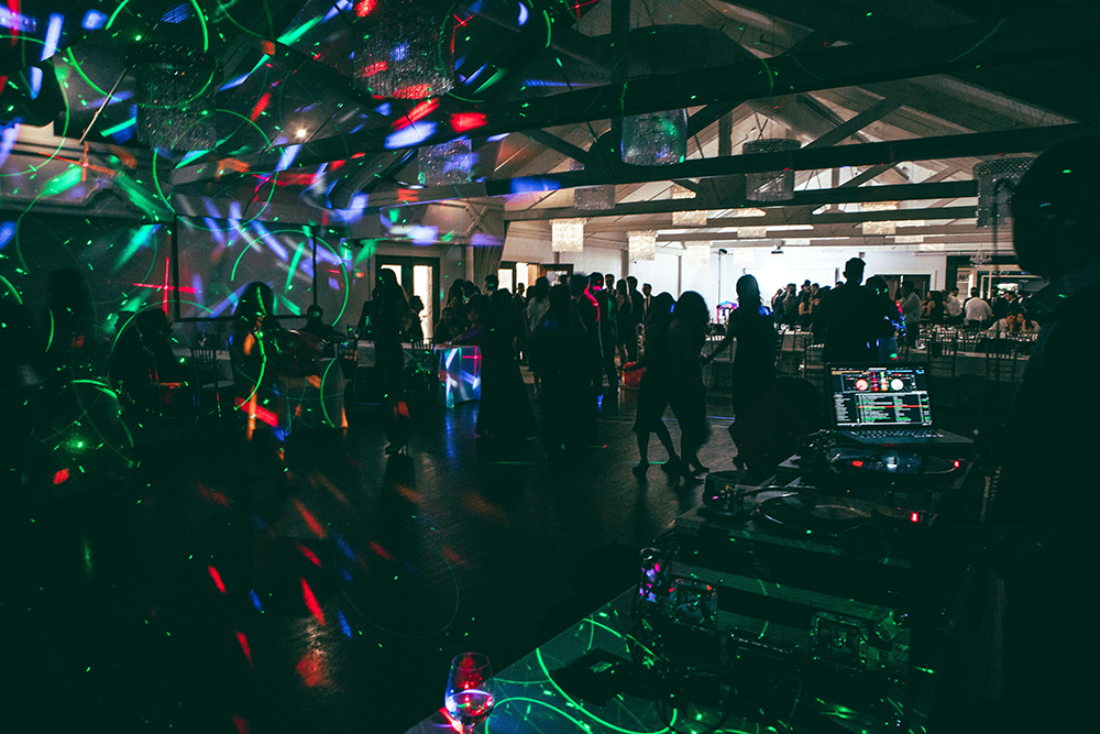 equipo de sonido y luces