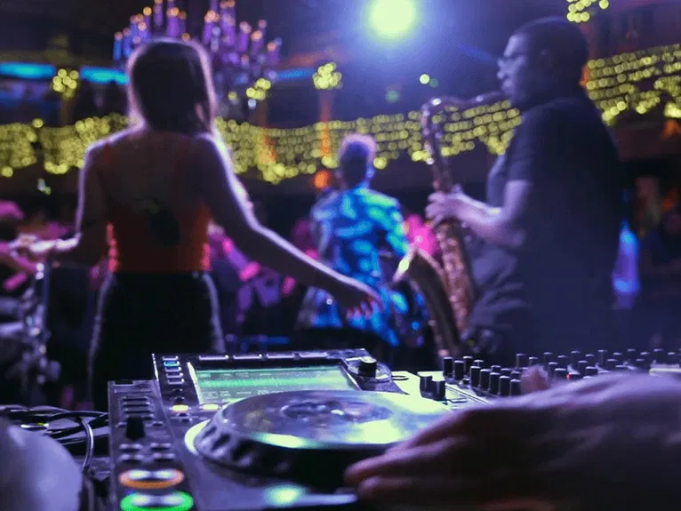 músicos y dj profesionales